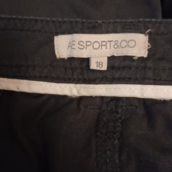 4/$60 Black Cargo Shorts - Size US18 - Picture 5 of 8